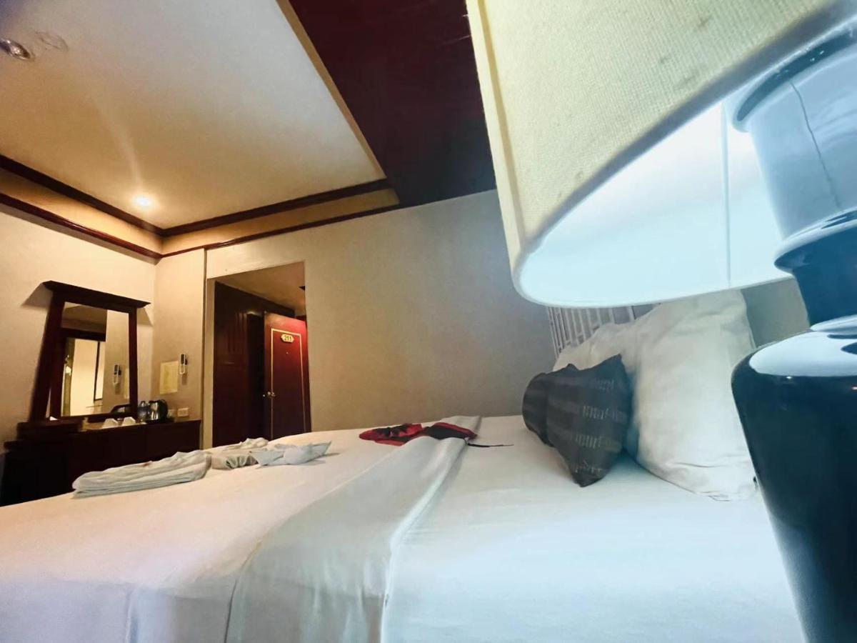 The Top Patong Resort. Luaran gambar